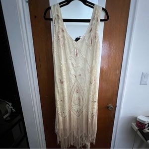 V neck - sequin 20s style dress. Front and back have the same look & detailing